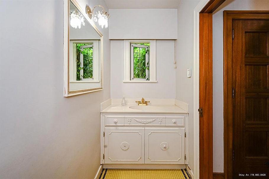 1383 W 32 Avenue Vancouver, BC - 21