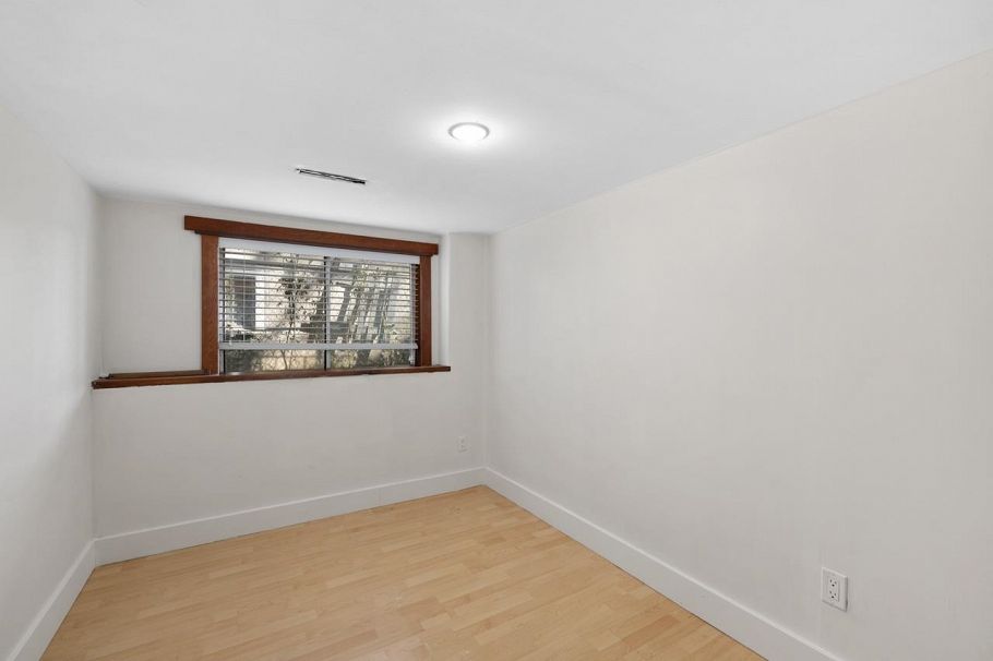 3431 Glen Drive Vancouver, BC - 12