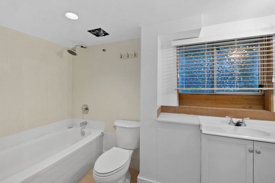 3431 Glen Drive Vancouver, BC - 14