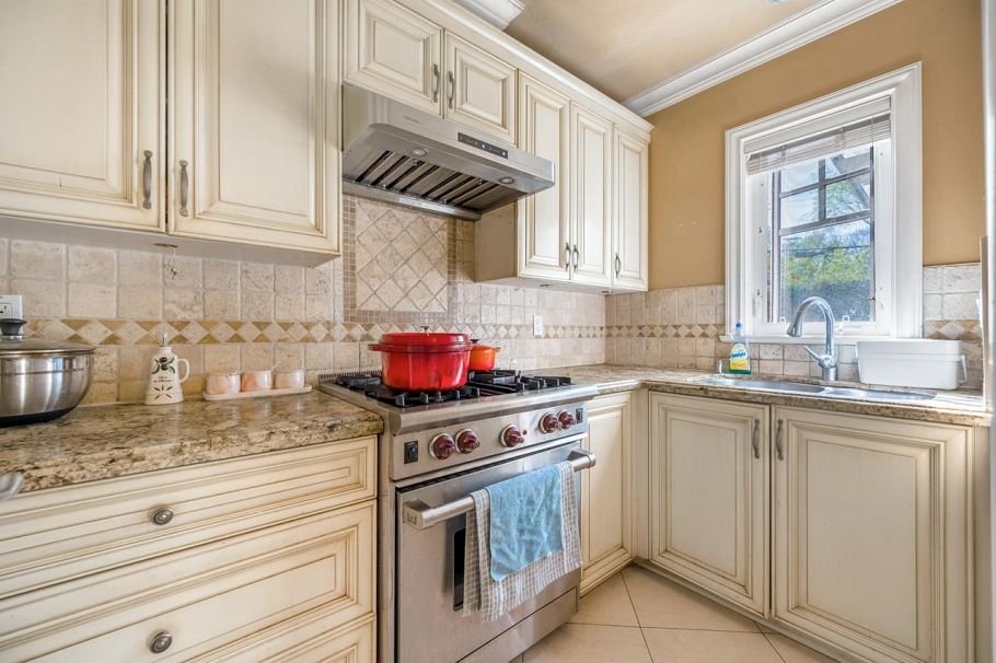 6261 Adera Street Vancouver, BC - 14