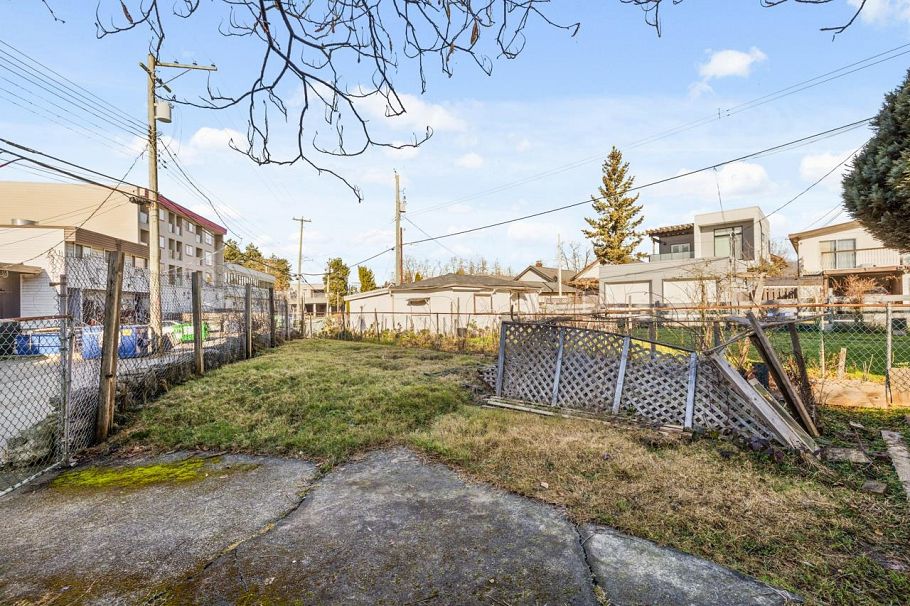 3431 Glen Drive Vancouver, BC - 17