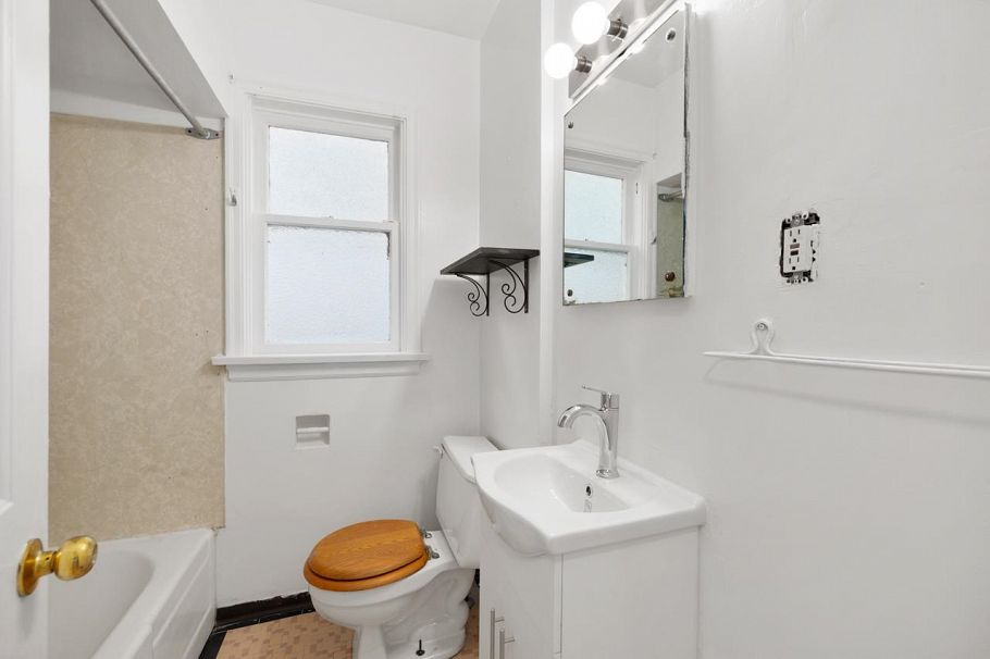 3431 Glen Drive Vancouver, BC - 7