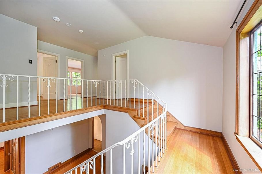 1383 W 32 Avenue Vancouver, BC - 3