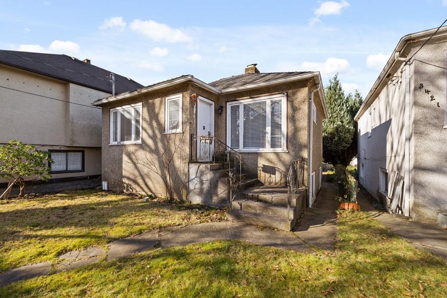 3431 Glen Drive Vancouver, BC - 1