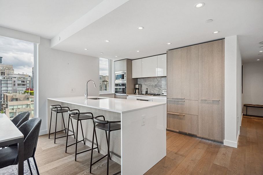 2002 1111 Richards Street Vancouver, BC - 12