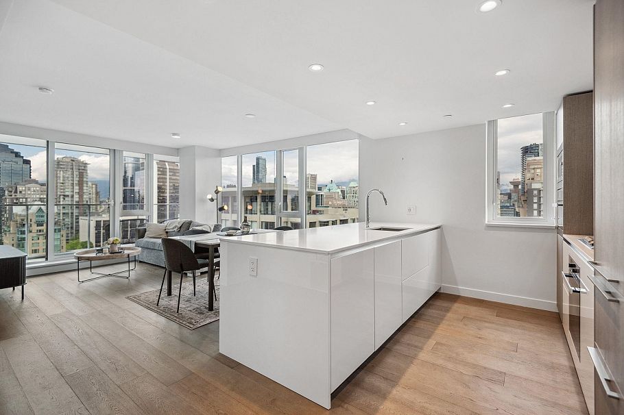 2002 1111 Richards Street Vancouver, BC - 11