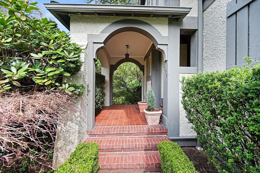 5376 Marguerite Street Vancouver, BC - 2