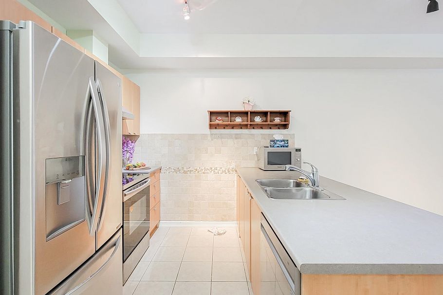 403 10092 148 Street Surrey, BC - 8