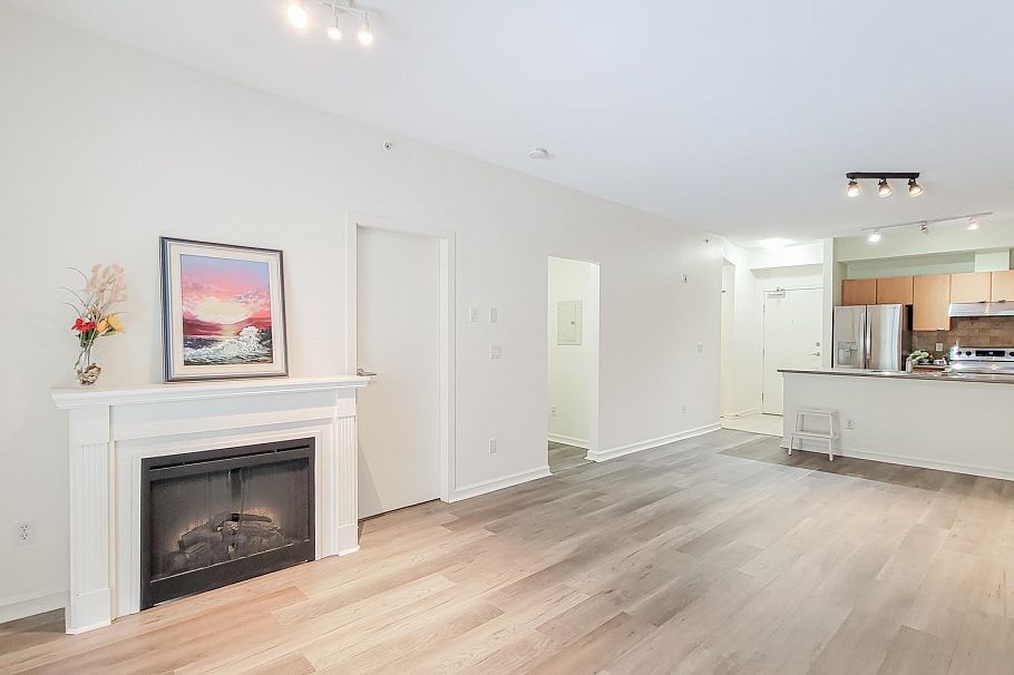 403 10092 148 Street Surrey, BC - 3