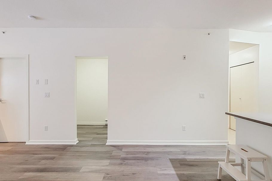 403 10092 148 Street Surrey, BC - 5