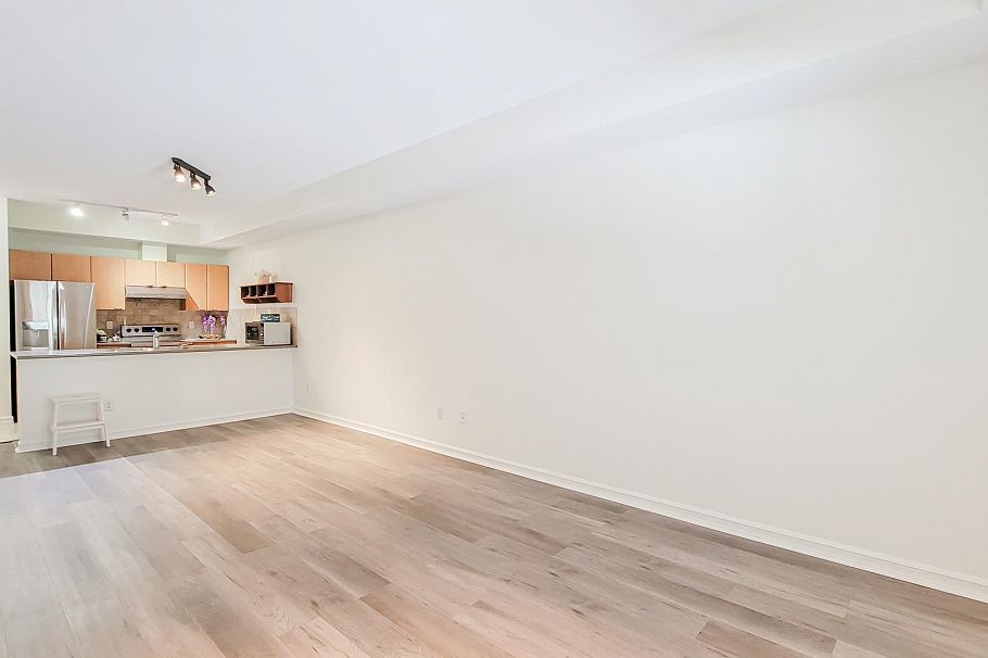 403 10092 148 Street Surrey, BC - 4