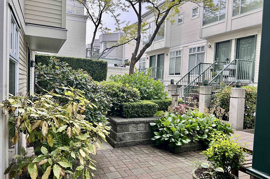 311 3727 W 10th Avenue Vancouver, BC - 2