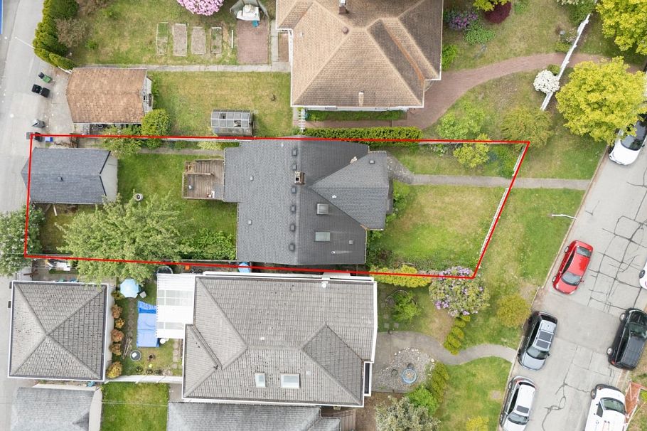 922 Park Drive Vancouver, BC - 2