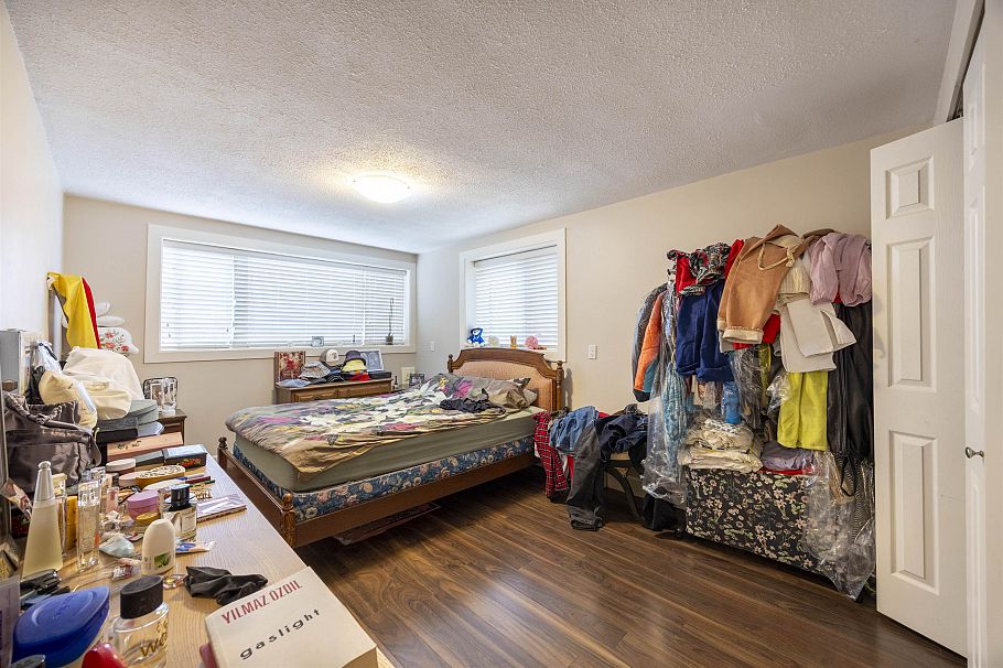 915 W 33rd Avenue Vancouver, BC - 33