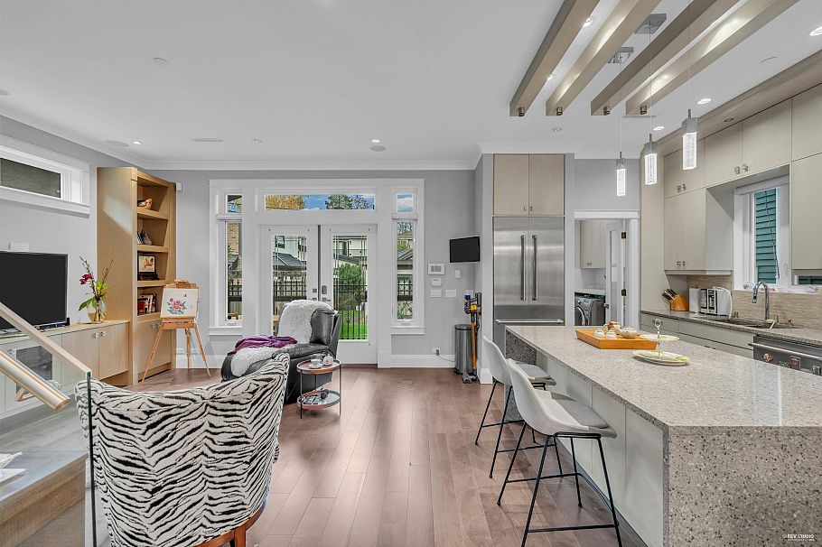 4217 W 16th Avenue Vancouver, BC - 19