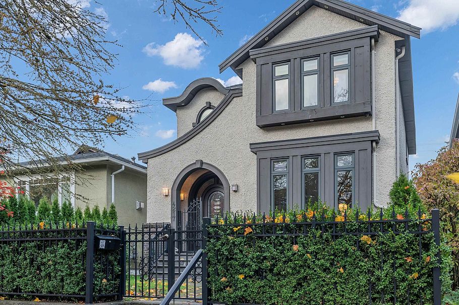 4217 W 16th Avenue Vancouver, BC - 1