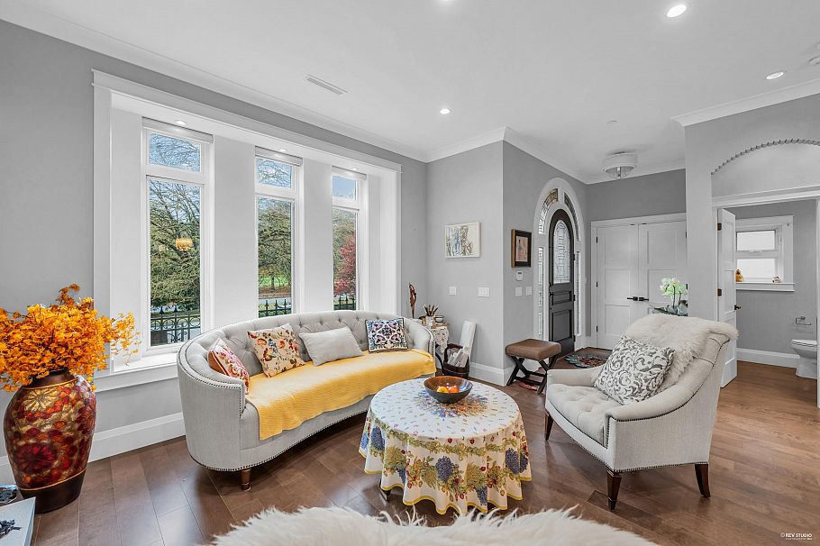 4217 W 16th Avenue Vancouver, BC - 4