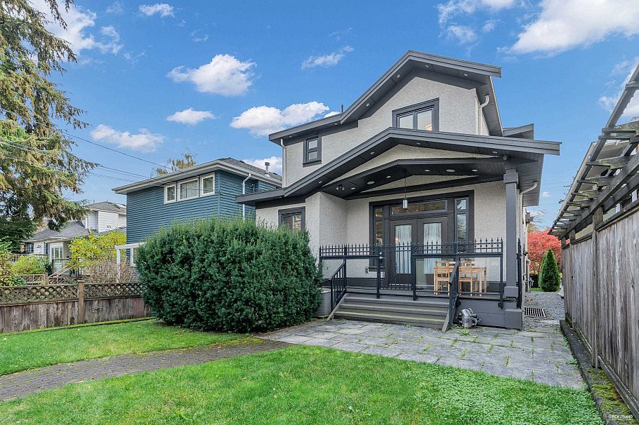 4217 W 16th Avenue Vancouver, BC - 39