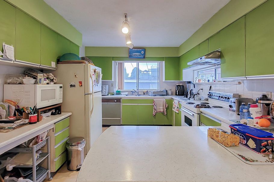 2155 Burquitlam Drive Vancouver, BC - 24