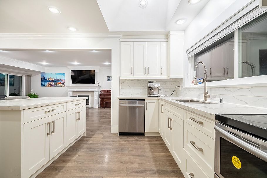 1275 W Keith Road North Vancouver, BC - 32