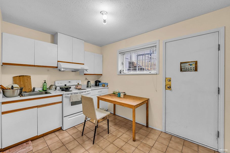 1338 W 54th Avenue Vancouver, BC - 29