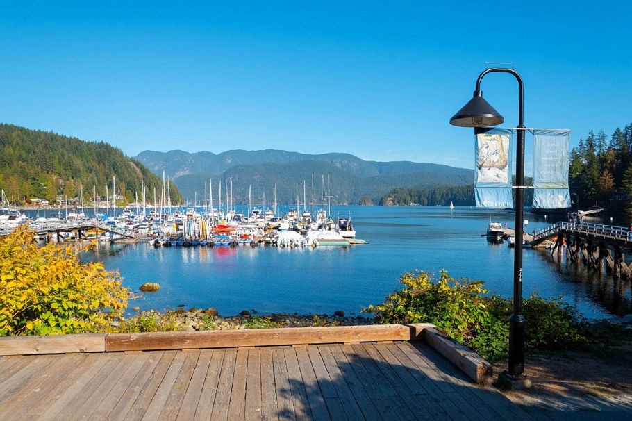 2564 Panorama Drive North Vancouver, BC - 40