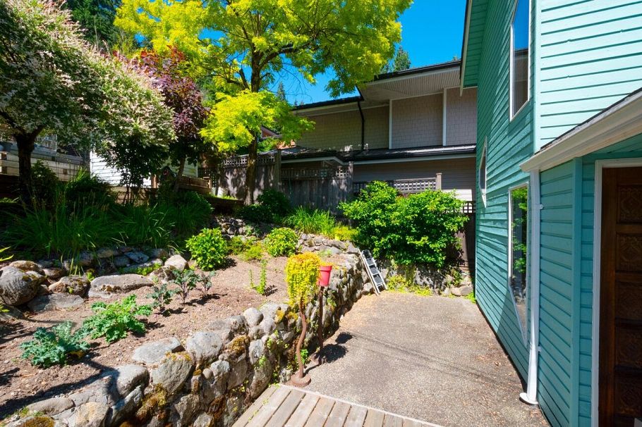 2564 Panorama Drive North Vancouver, BC - 28