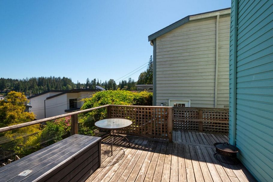 2564 Panorama Drive North Vancouver, BC - 35