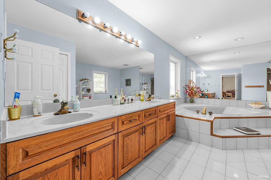 1338 W 54th Avenue Vancouver, BC - 23