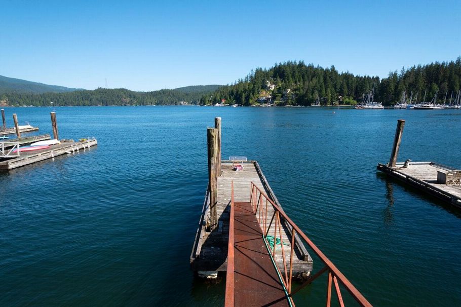 2564 Panorama Drive North Vancouver, BC - 38