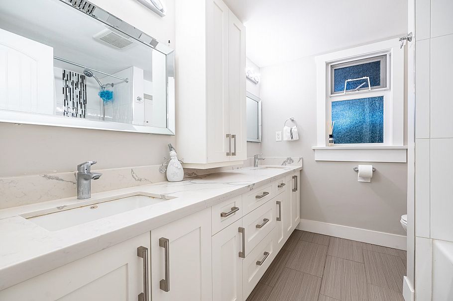 1275 W Keith Road North Vancouver, BC - 17