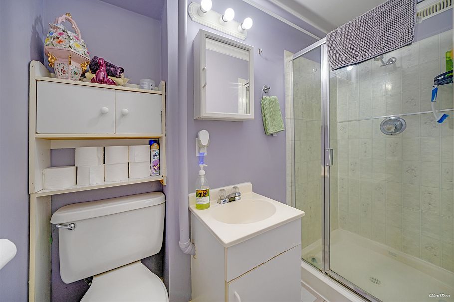 1359 E 64th Avenue Vancouver, BC - 9