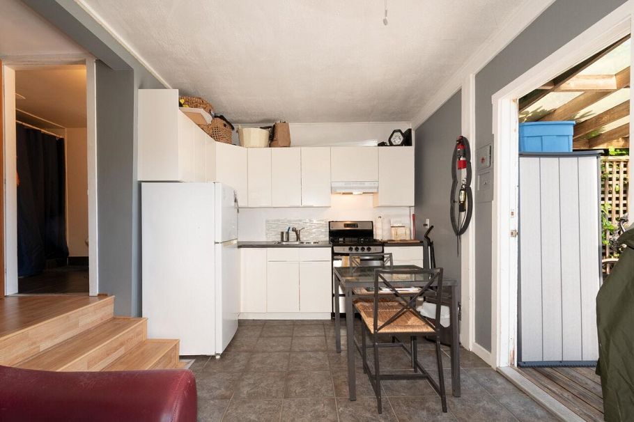 2564 Panorama Drive North Vancouver, BC - 34