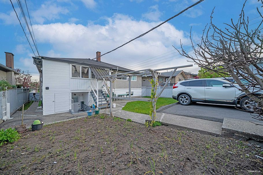 1359 E 64th Avenue Vancouver, BC - 34