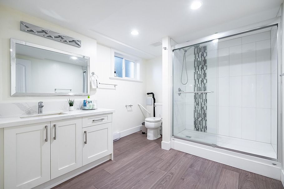 1275 W Keith Road North Vancouver, BC - 25