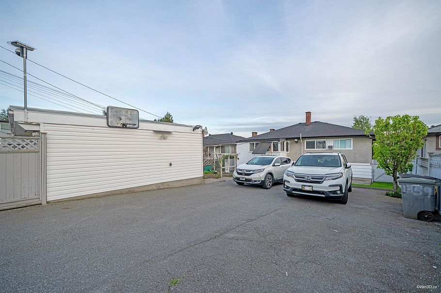 1359 E 64th Avenue Vancouver, BC - 31