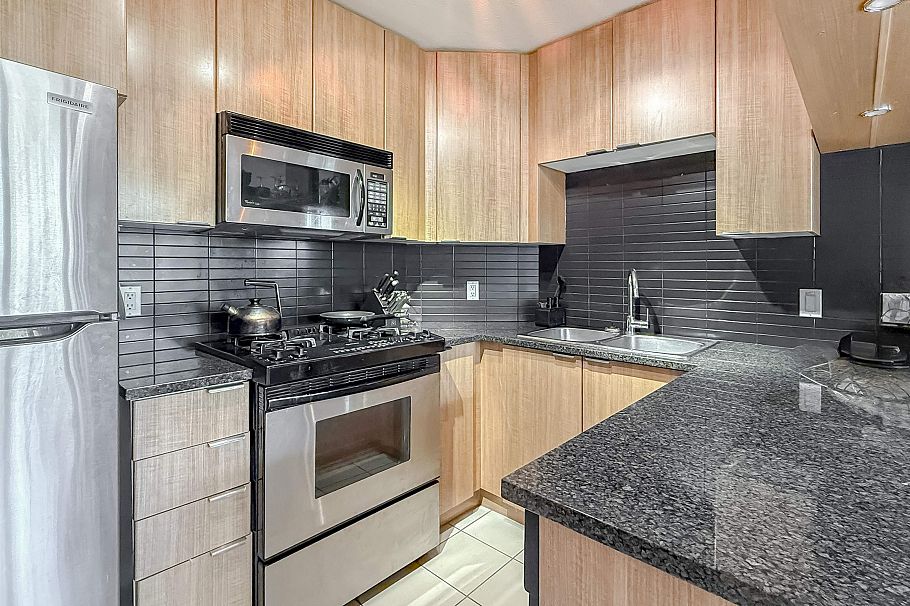 302 1010 Richards Street Vancouver, BC - 4