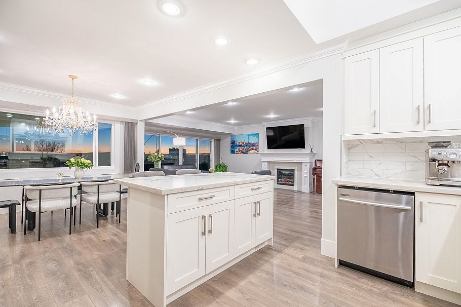 1275 W Keith Road North Vancouver, BC - 31