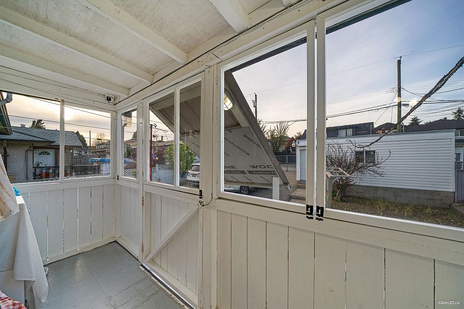 1359 E 64th Avenue Vancouver, BC - 16