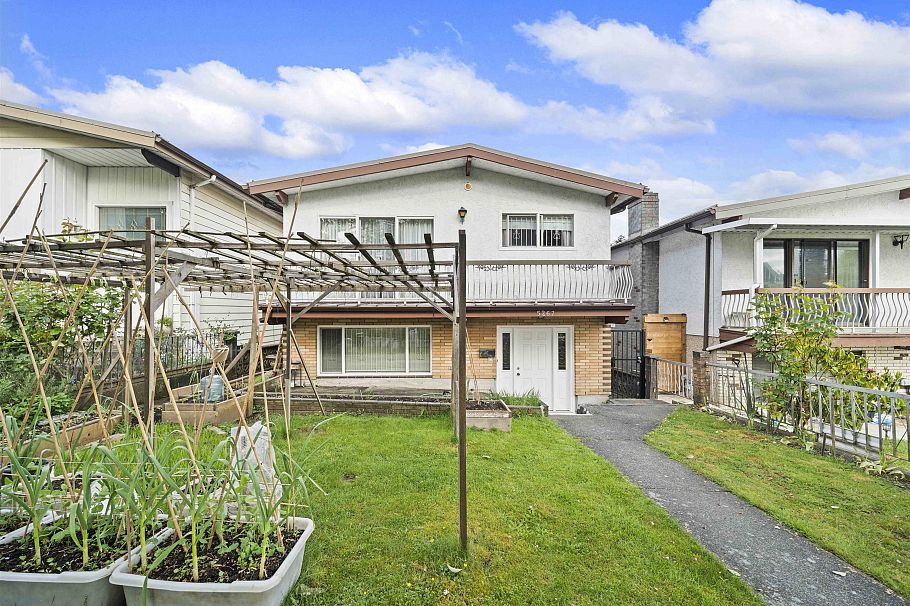 5267 Spencer Street Vancouver, BC - 3