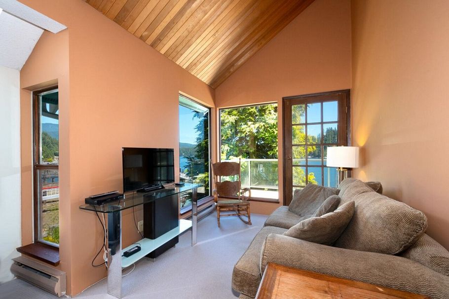 2564 Panorama Drive North Vancouver, BC - 19