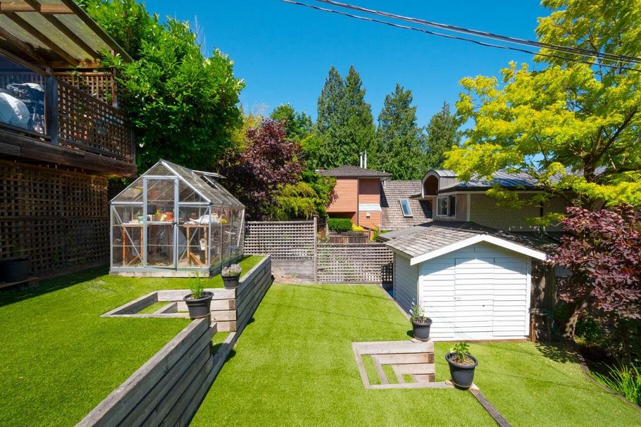 2564 Panorama Drive North Vancouver, BC - 30