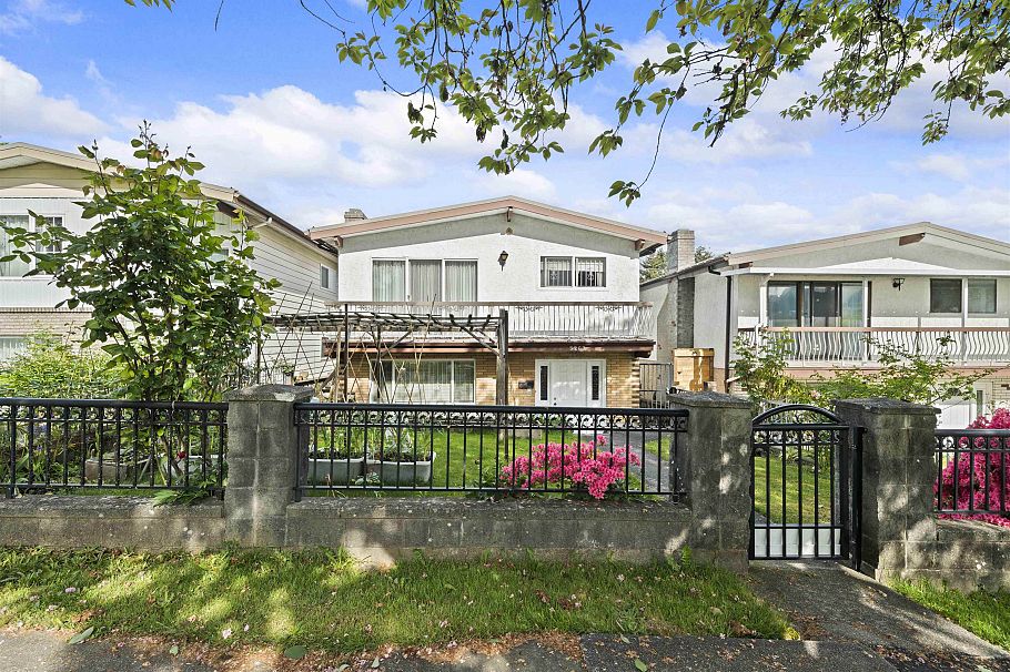 5267 Spencer Street Vancouver, BC - 1