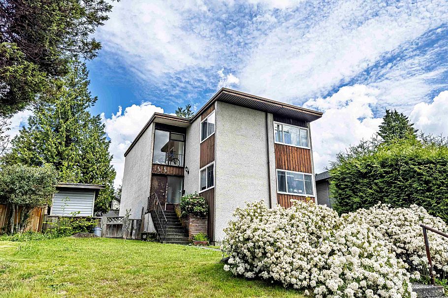 376 E 4th Street North Vancouver, BC - 1