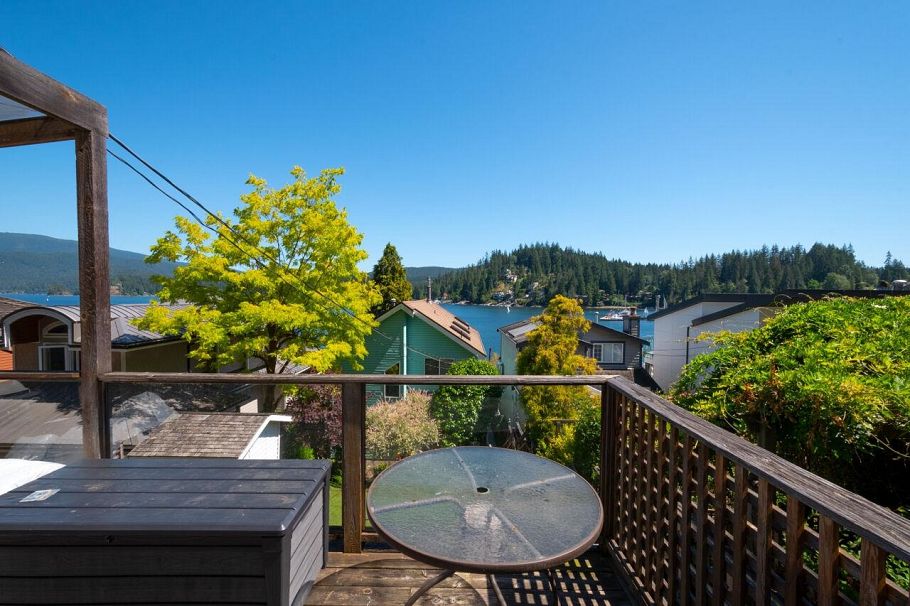 2564 Panorama Drive North Vancouver, BC - 36