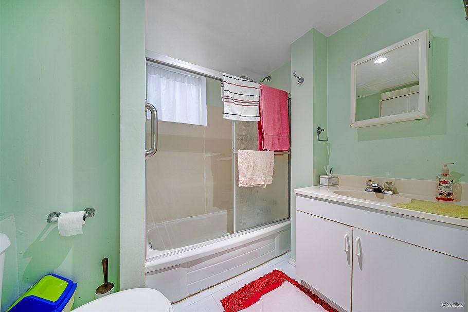 1359 E 64th Avenue Vancouver, BC - 6