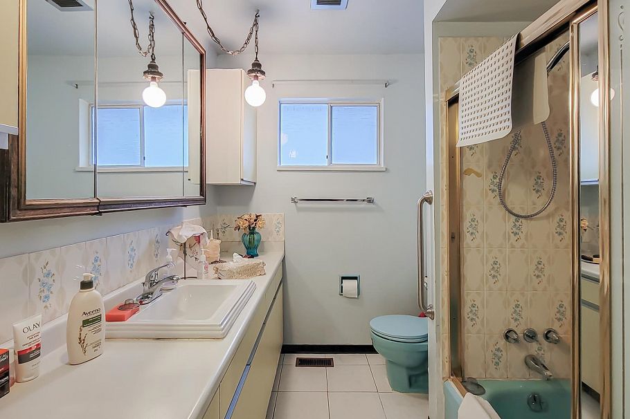 2155 Burquitlam Drive Vancouver, BC - 37