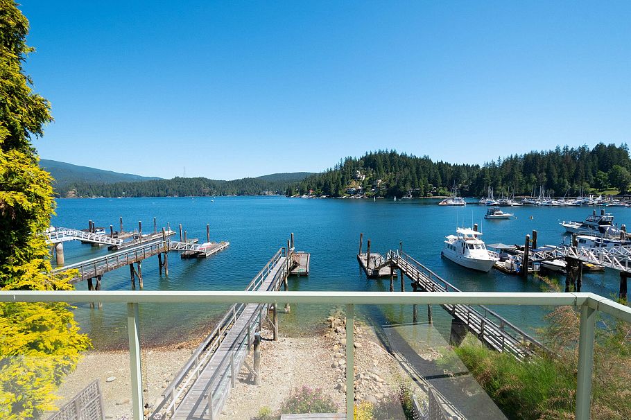 2564 Panorama Drive North Vancouver, BC - 1