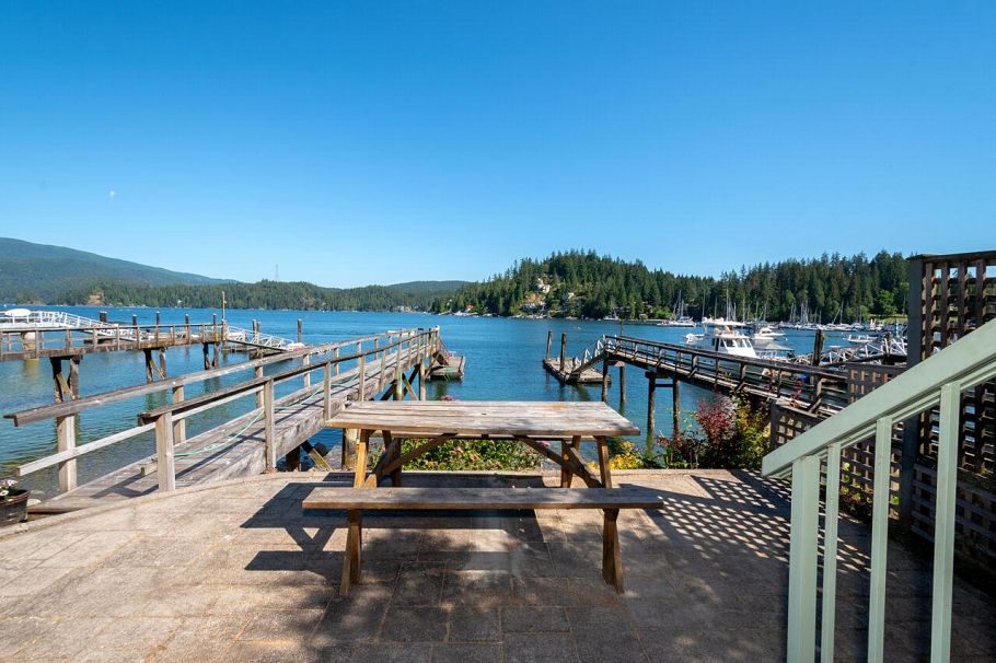 2564 Panorama Drive North Vancouver, BC - 37