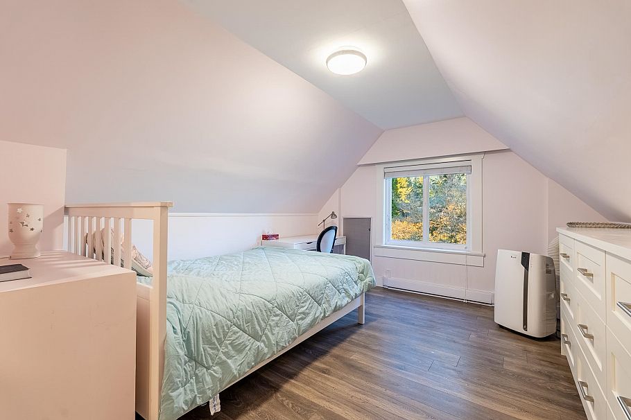 1275 W Keith Road North Vancouver, BC - 21